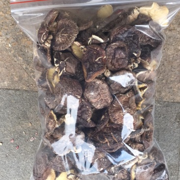 这款是野生菇2，树木香菇，椴木菇2。厚实。