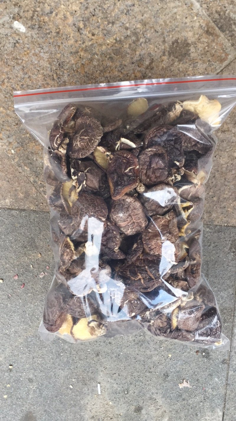 这款是野生菇2，树木香菇，椴木菇2。厚实。
