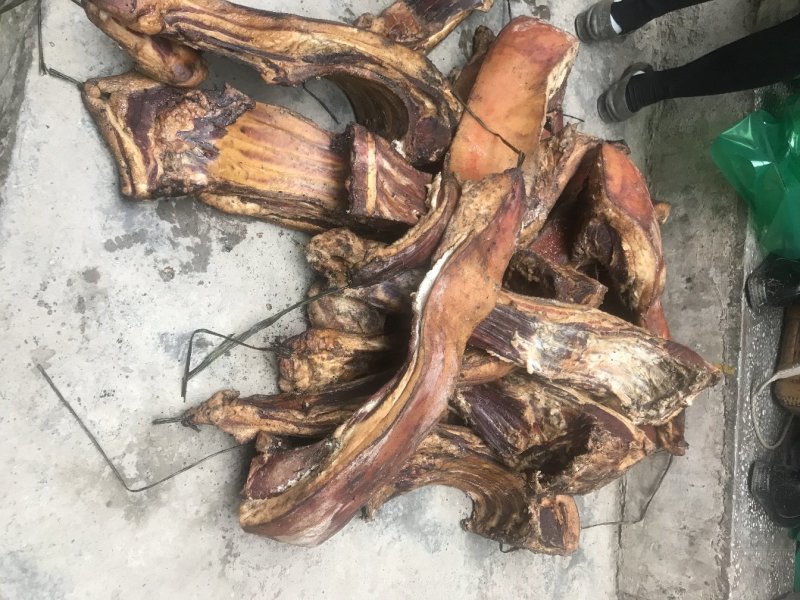 腊肉高山土猪，正宗农家烟熏土猪熏得很黑，越黑越正，