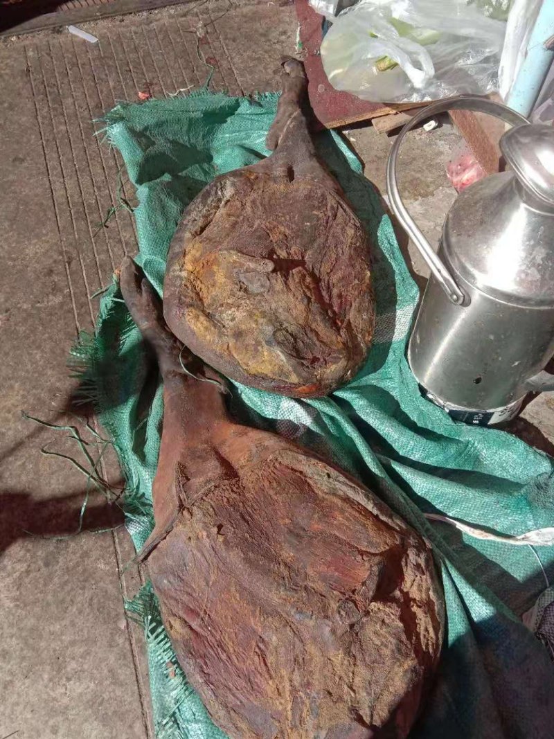 腊肉高山土猪，正宗农家烟熏土猪熏得很黑，越黑越正，