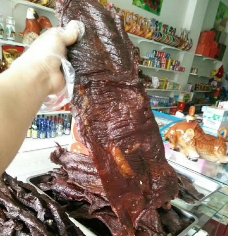 店主自制现烤大片牛肉干