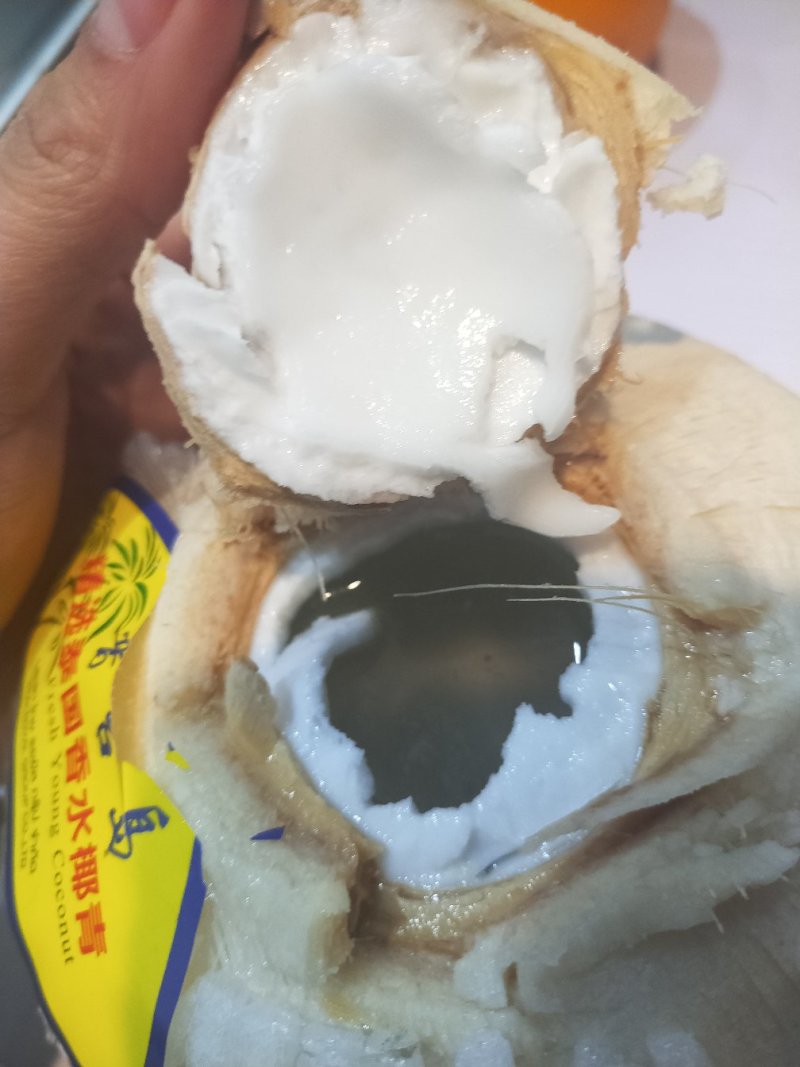 泰国普吉岛香水奶椰青
