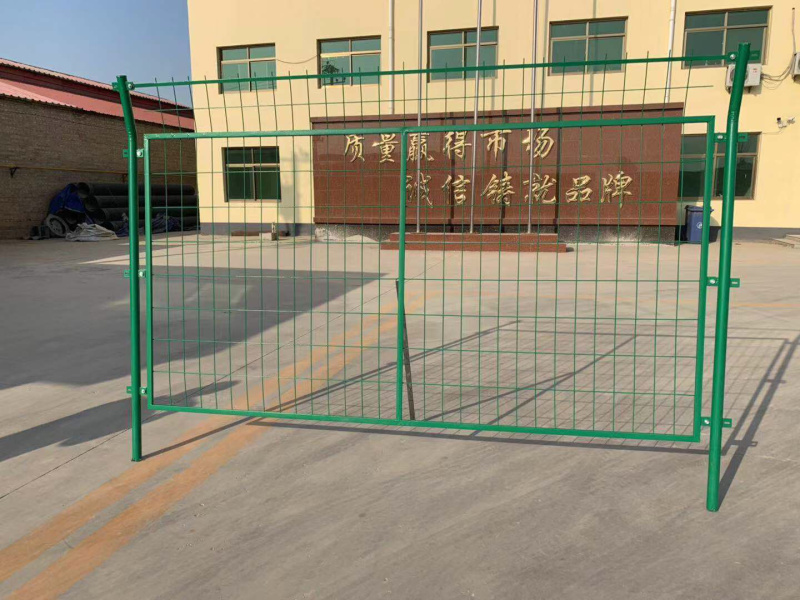 厂家直销护栏网隔离珊养鸡围网圈地网，果园护栏网围网