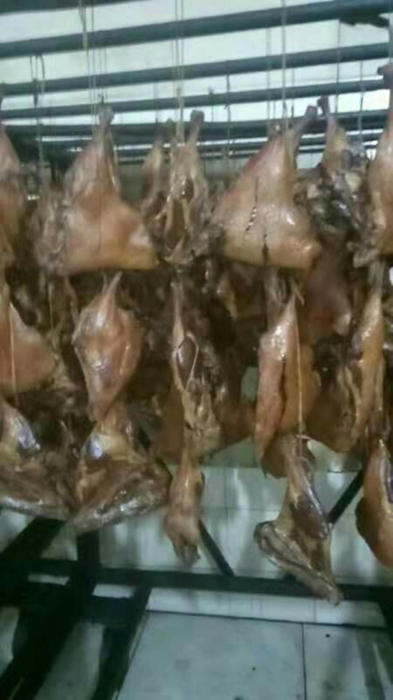 腊鸭腿湖南浏阳精品腊鸭腿纯正的浏阳口味半斤左右一个