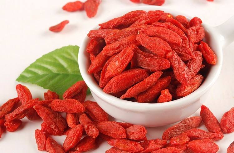 红参杞子炖鸡汤成品图