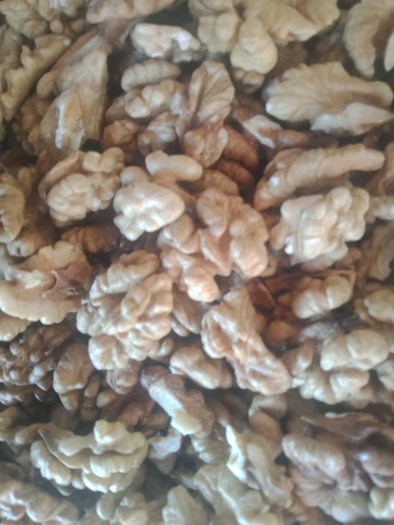 核桃仁，今年新鲜的，原色，原味儿，自然没加工