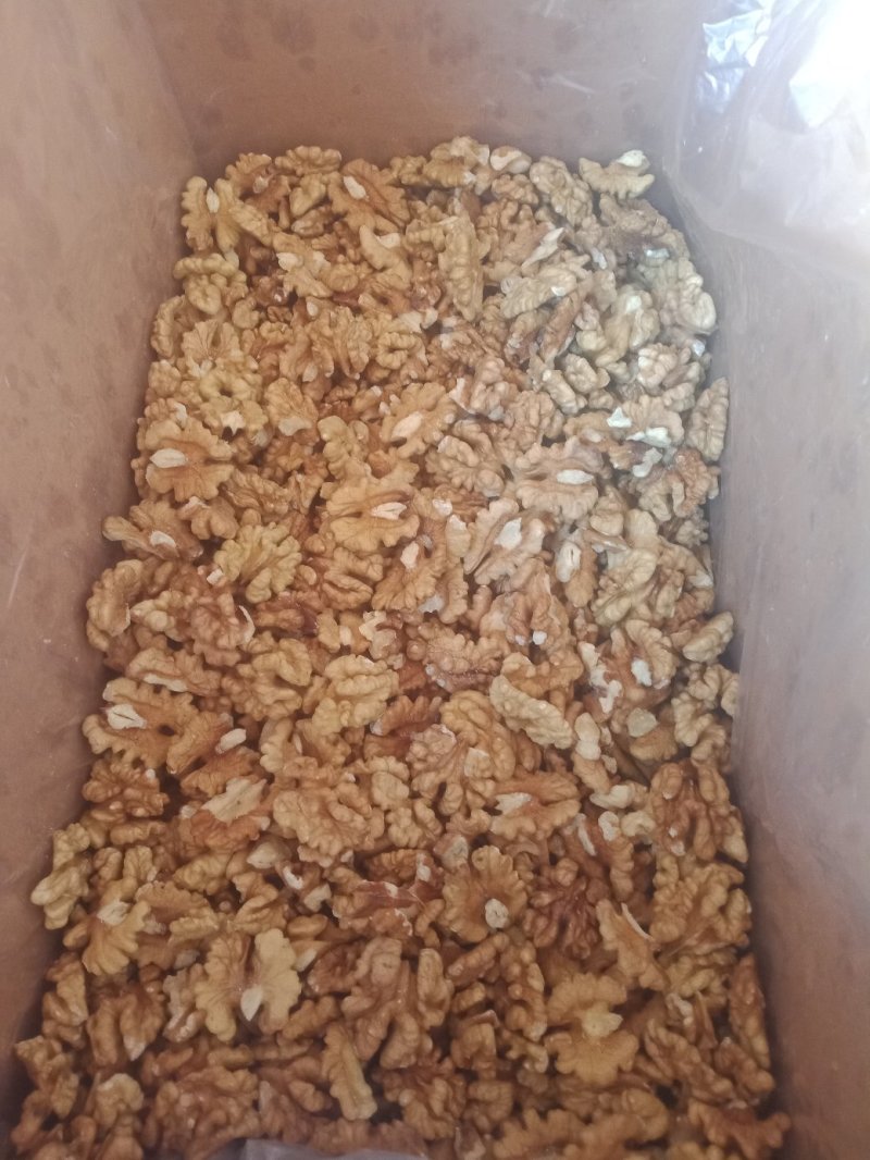 核桃仁，今年新鲜的，原色，原味儿，自然没加工