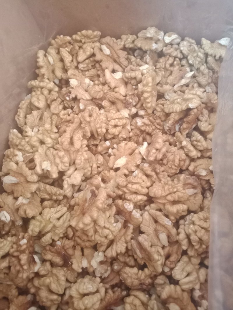 核桃仁，今年新鲜的，原色，原味儿，自然没加工