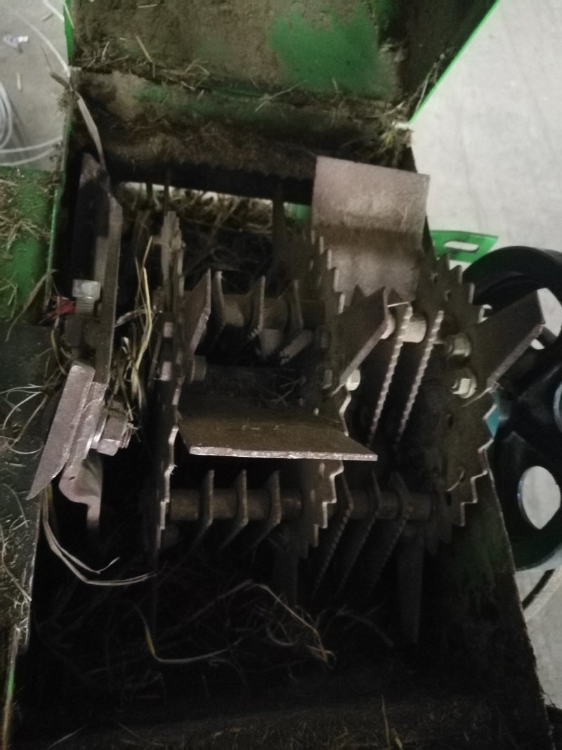 铡草揉丝粉碎机干湿藤蔓桔梗稻草铡碎揉丝机五谷杂粮粉碎机