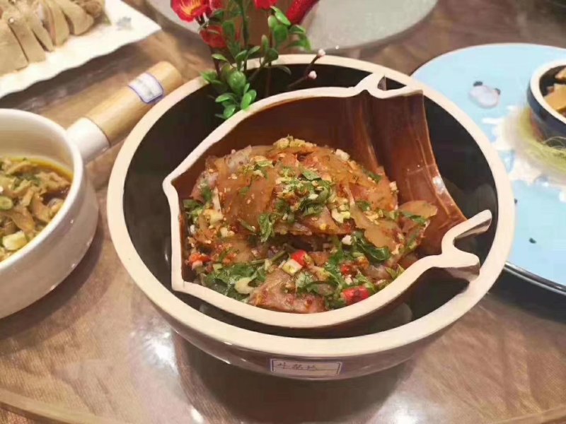 本店新到牛筋片18一斤，价格合适，简单方便