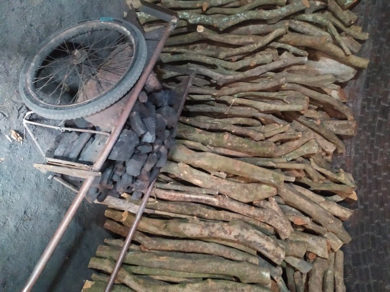 广西炭厂常年大量供应荔枝木炭