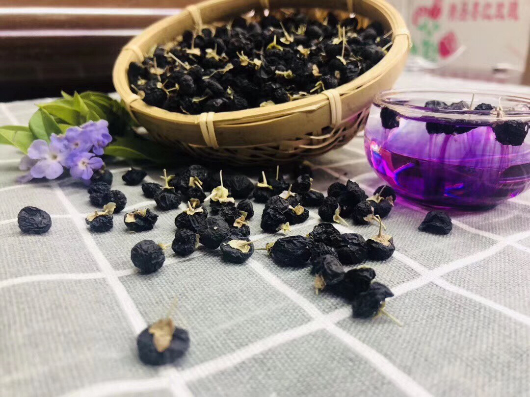 黑枸杞泡水前后对比图