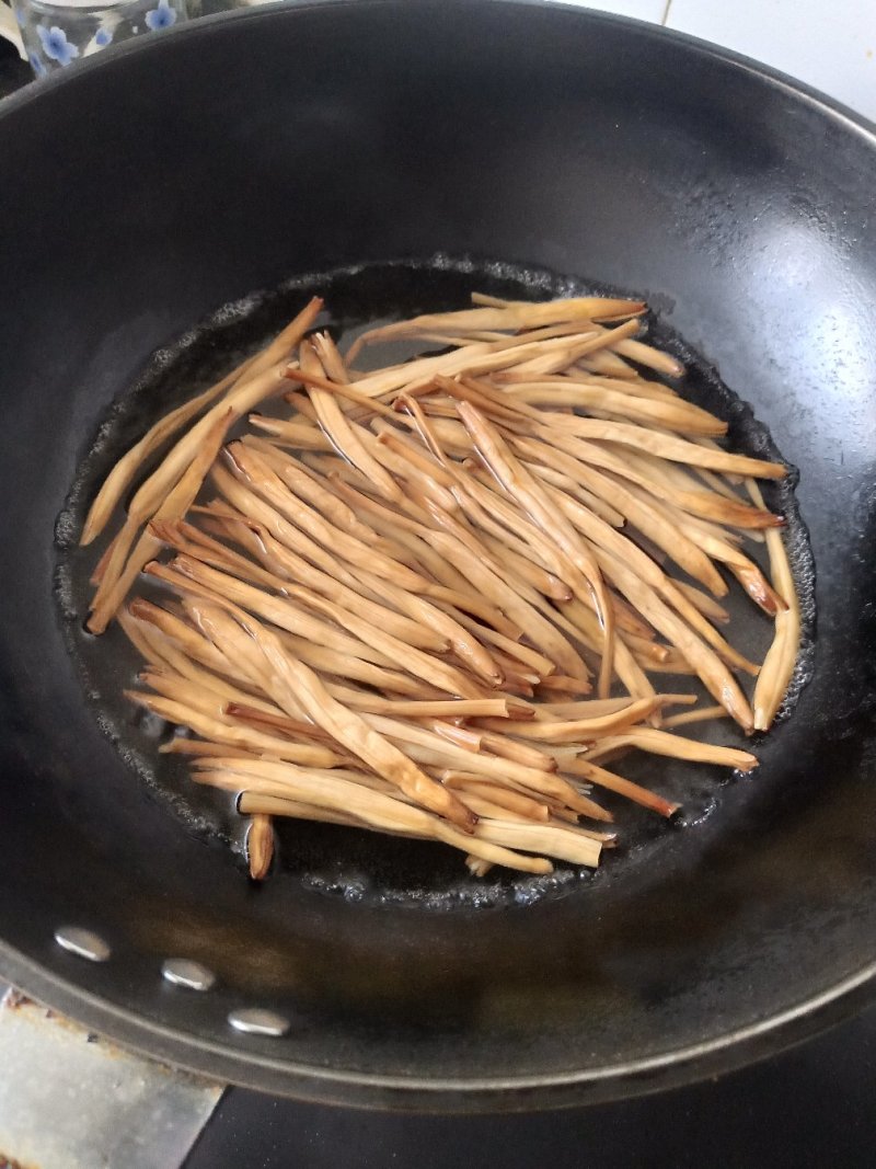 特价黄花菜基地批发，天然晾晒，无添加直条黄花菜