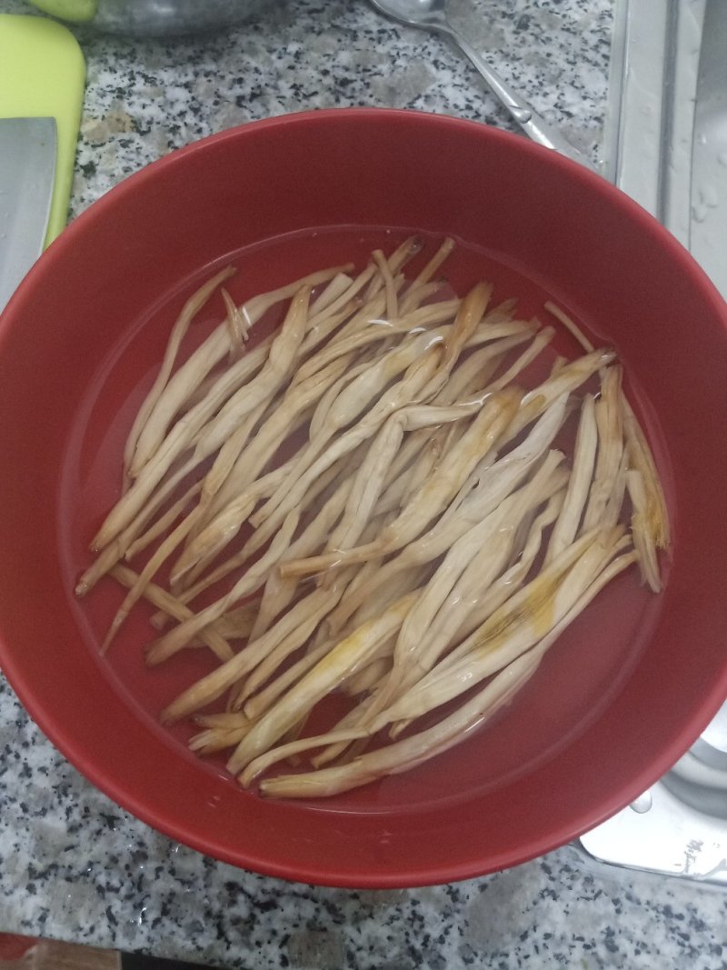 特价黄花菜基地批发，天然晾晒，无添加直条黄花菜
