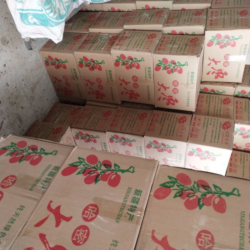 哈密大枣还有一吨多，马上过年亏钱处理了，全拿9元