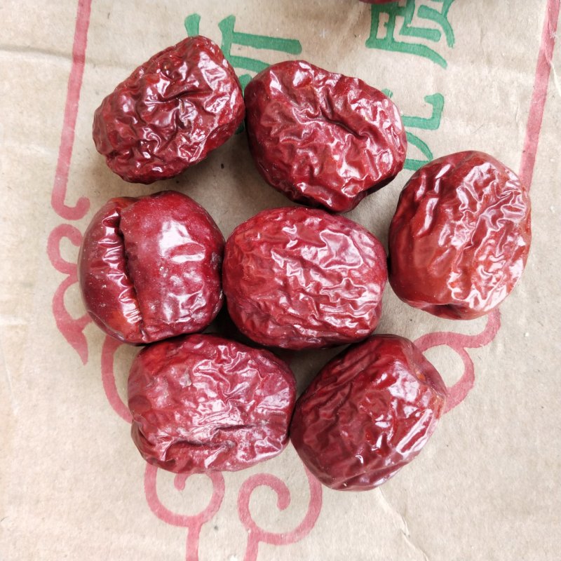 哈密大枣还有一吨多，马上过年亏钱处理了，全拿9元