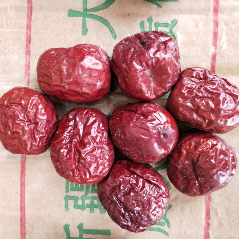 哈密大枣还有一吨多，马上过年亏钱处理了，全拿9元