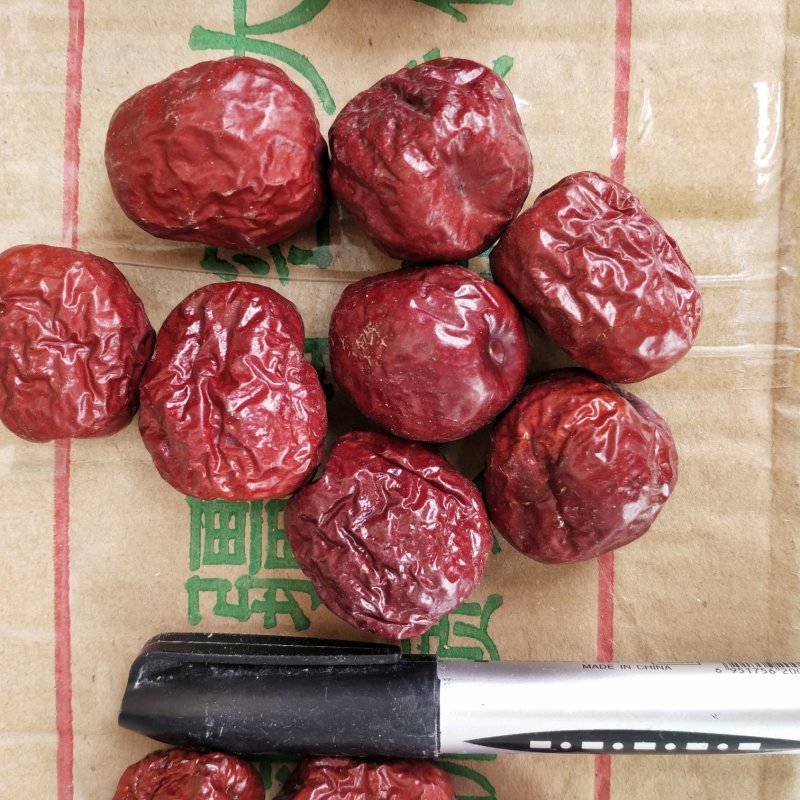 哈密大枣还有一吨多，马上过年亏钱处理了，全拿9元