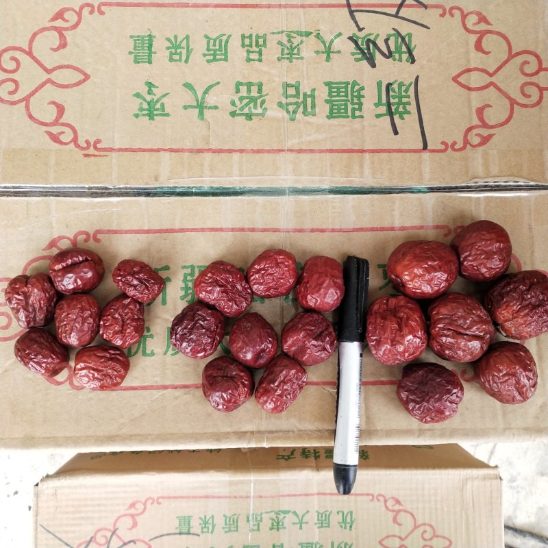 哈密大枣还有一吨多，马上过年亏钱处理了，全拿9元