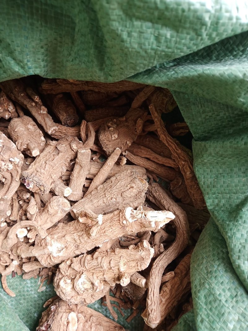 白芷，各种规格都有，现货供应。。。。。