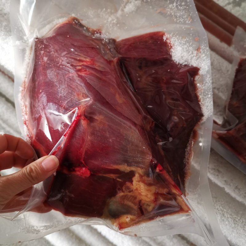 现杀排酸冷鲜马肉厂家直供产品，养殖屠宰一体，保证新鲜