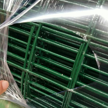护栏网围栏网，荷兰网养鸡网，圈地围档网，高速公路护栏网