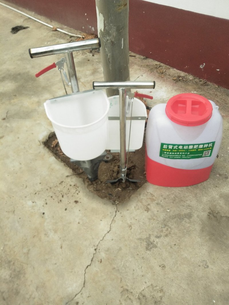 新型钢锹施肥器果树深度追肥器硬地追肥施肥器