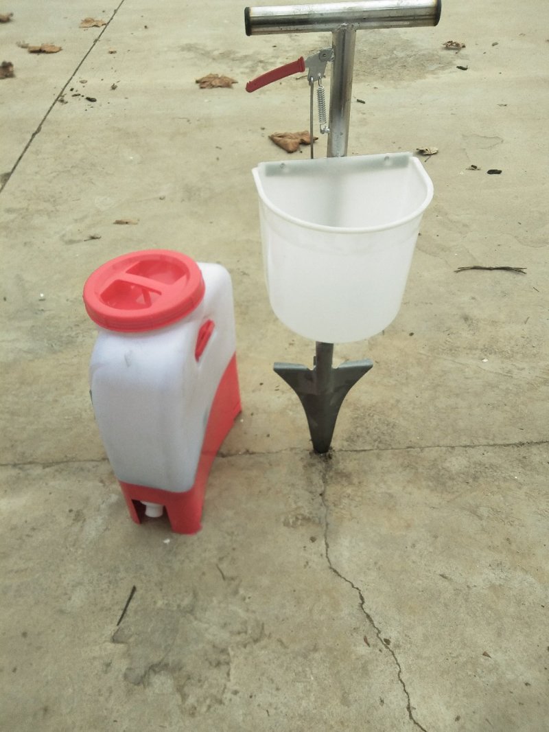 新型钢锹施肥器果树深度追肥器硬地追肥施肥器