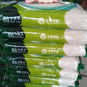 天然洪湖水，清香太禾米，颗粒饱满均称，味道醇香