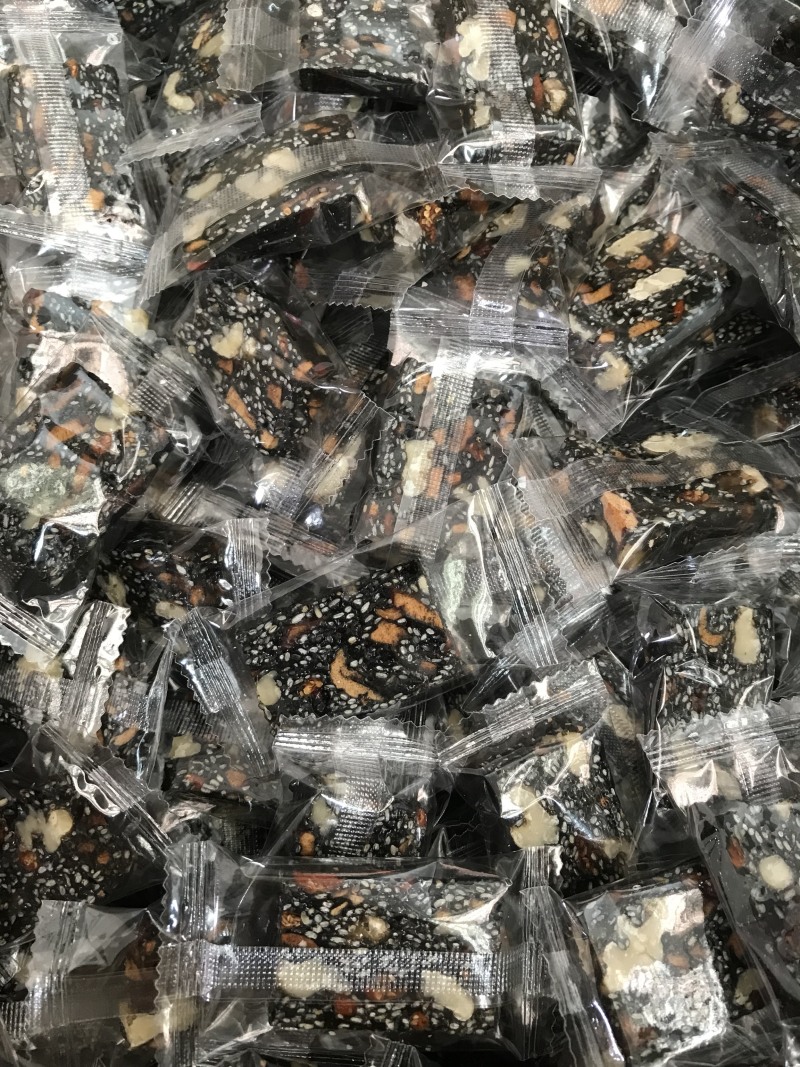 核桃糕一件30斤装量多价优配送袋子
