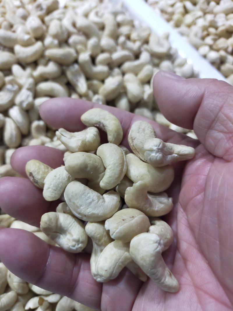 320生腰果～仁白香甜～肉厚可口～口感好质量好！无添加无