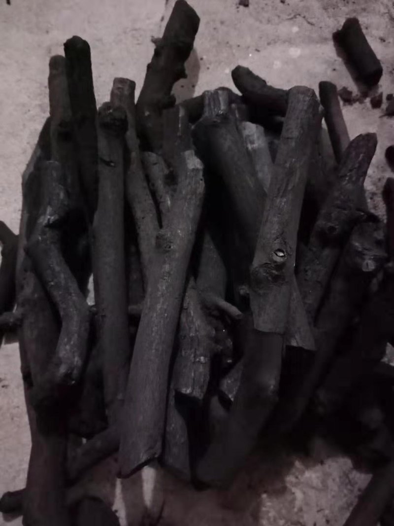 长期供应工业用，取暖用，烧烤用枣木炭，杂木炭，烤鸭鸭柴