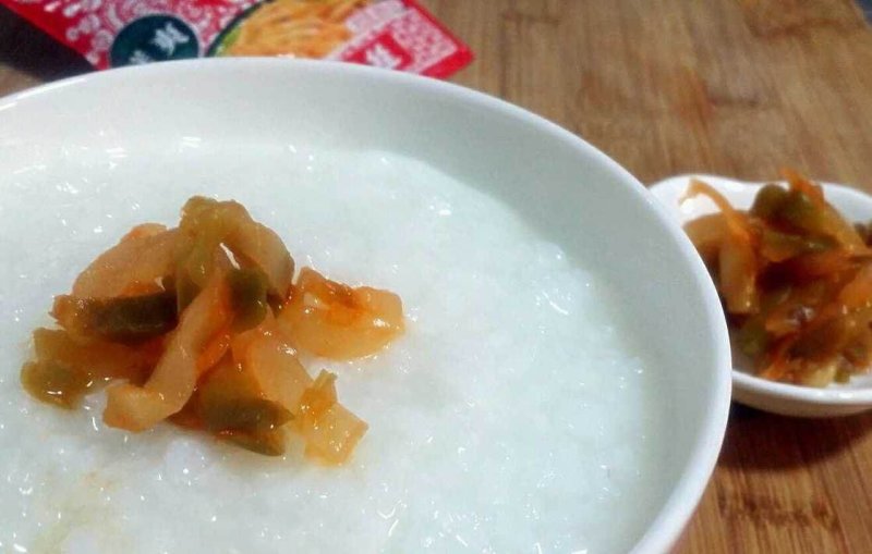 天然洪湖水，清香太禾米，颗粒饱满均称，味道醇香