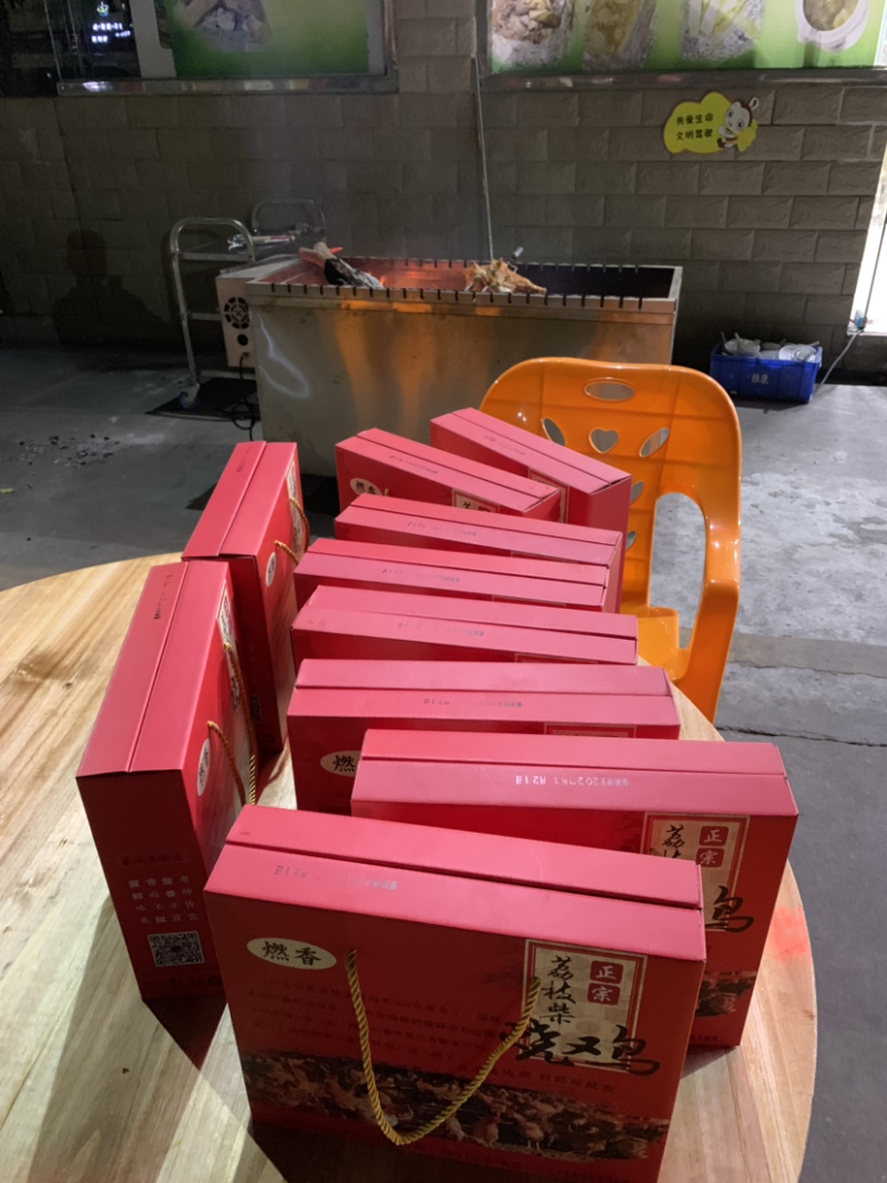 燃香荔枝柴烧鸡岭南特色荔枝柴烧制风味独特