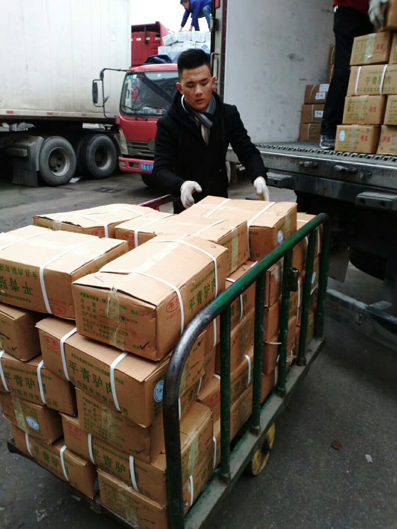 驴肉，带皮驴肉，去皮驴肉，年低了货源紧张，前两天刚到一柜