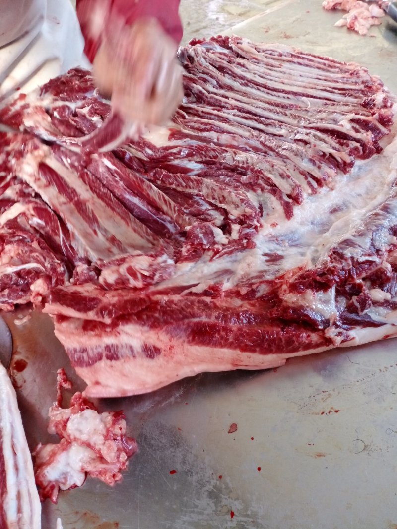 驴肉，现宰鲜驴肉，水褪毛，人工剔骨，精修去油，保质保量