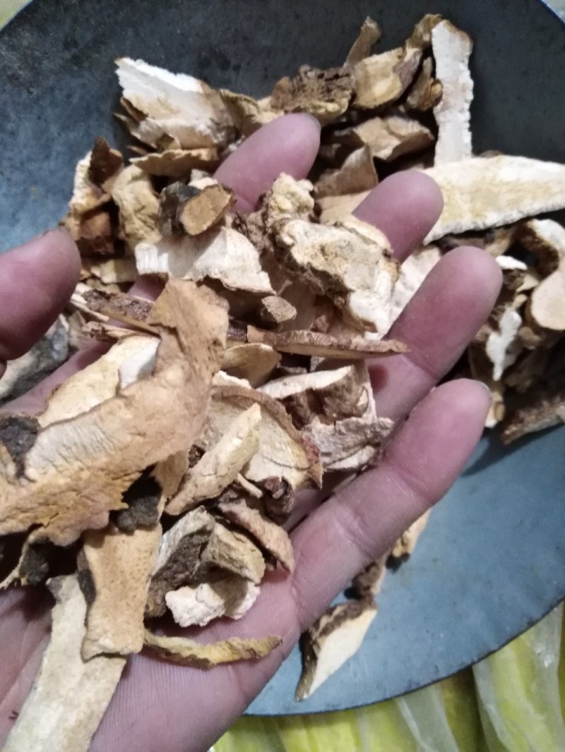 今年白肉粉质晒干土茯苓片干手工切片野生土茯苓干片洗净