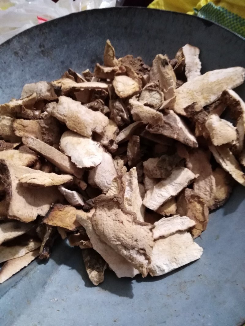 今年白肉粉质晒干土茯苓片干手工切片野生土茯苓干片洗净