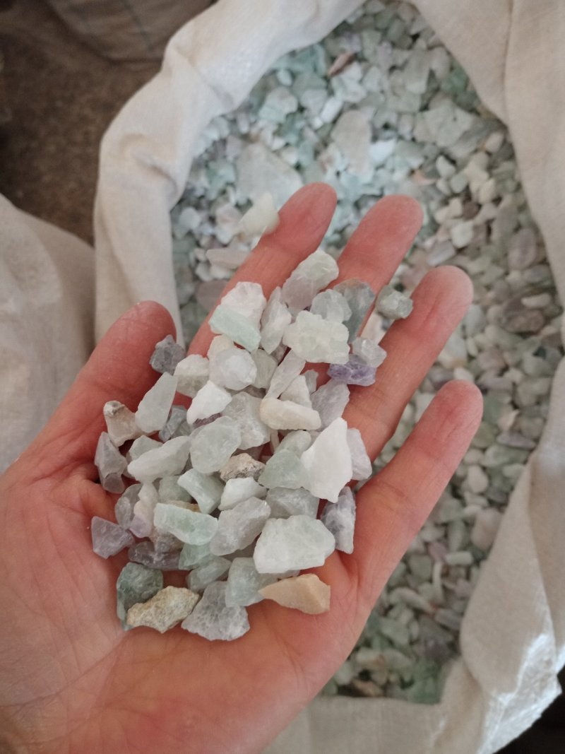 紫石英颜色好可打粉白石英批发零售各种规格中药材