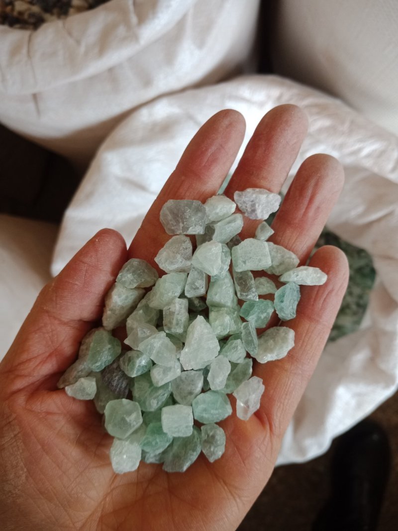 紫石英颜色好可打粉白石英批发零售各种规格中药材