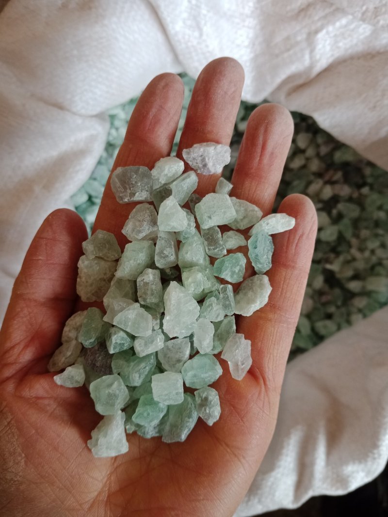 紫石英颜色好可打粉白石英批发零售各种规格中药材