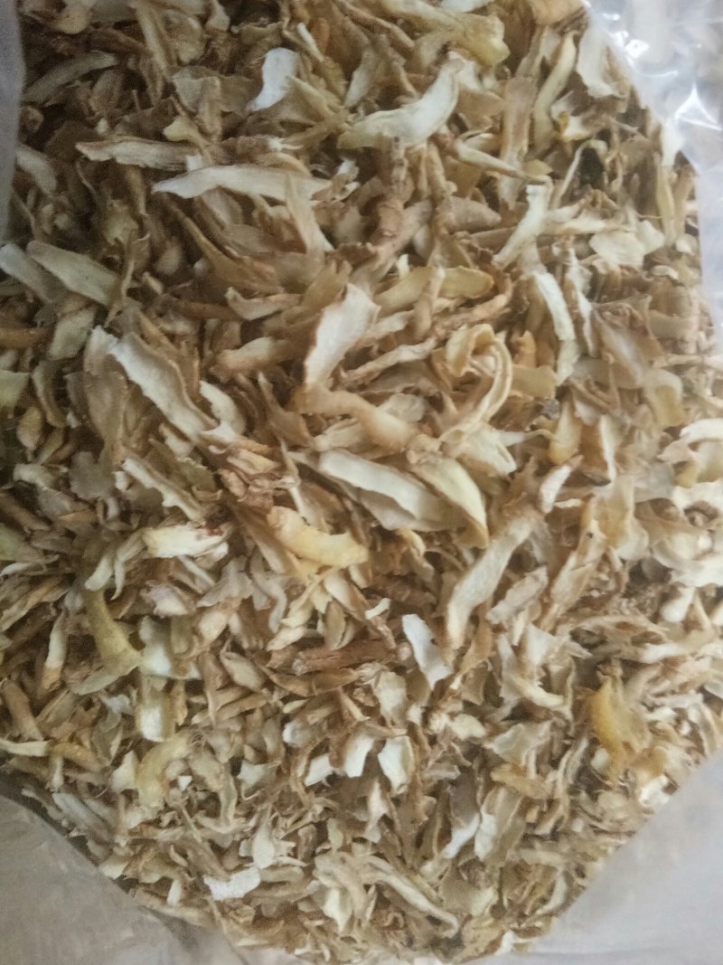 玉竹干碎片，片长三到五公分不等