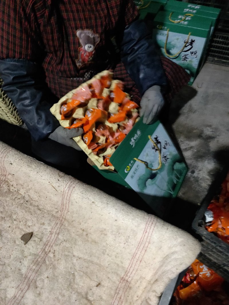 泥淹:咸鸭蛋/烤鸭蛋/海鸭蛋松花蛋礼盒包装欢迎订购！
