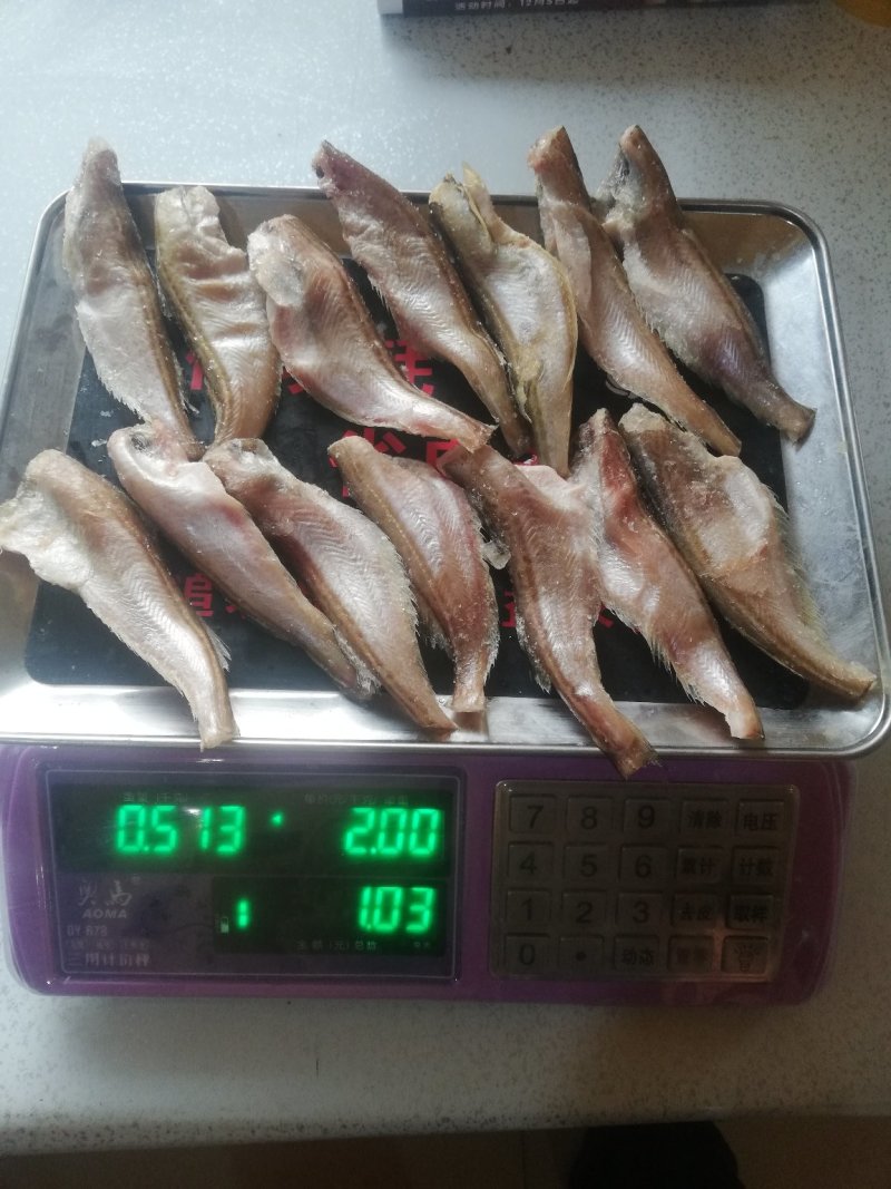 雷鱼，下单之前请先寻价，一根刺，肉质鲜美，煎烤烹炸