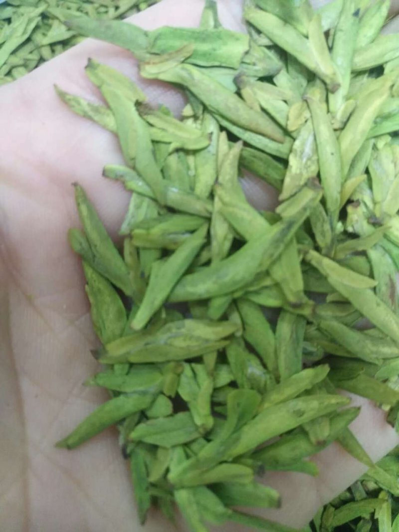代销各种龙井茶，厂家直接发货，保证出厂价销售，诚信为本。