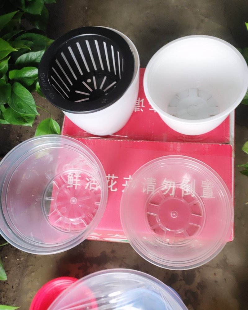 180自吸水盆，各种颜色都有5毛一2元/个。100起批