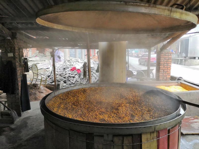 《畅销》包谷酒优质水源上等粮食，古老工业酿制纯酿食白酒
