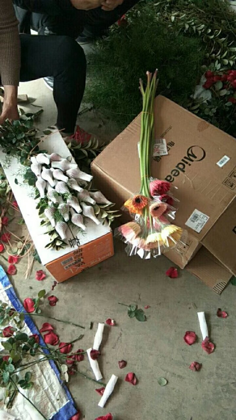 玫瑰鲜花精品礼品盒生日教师老婆毕业庆爱人朋友同学闺蜜祝福