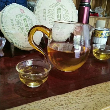 普洱茶(古树原料)，耐泡，汤色漂亮，口感好！