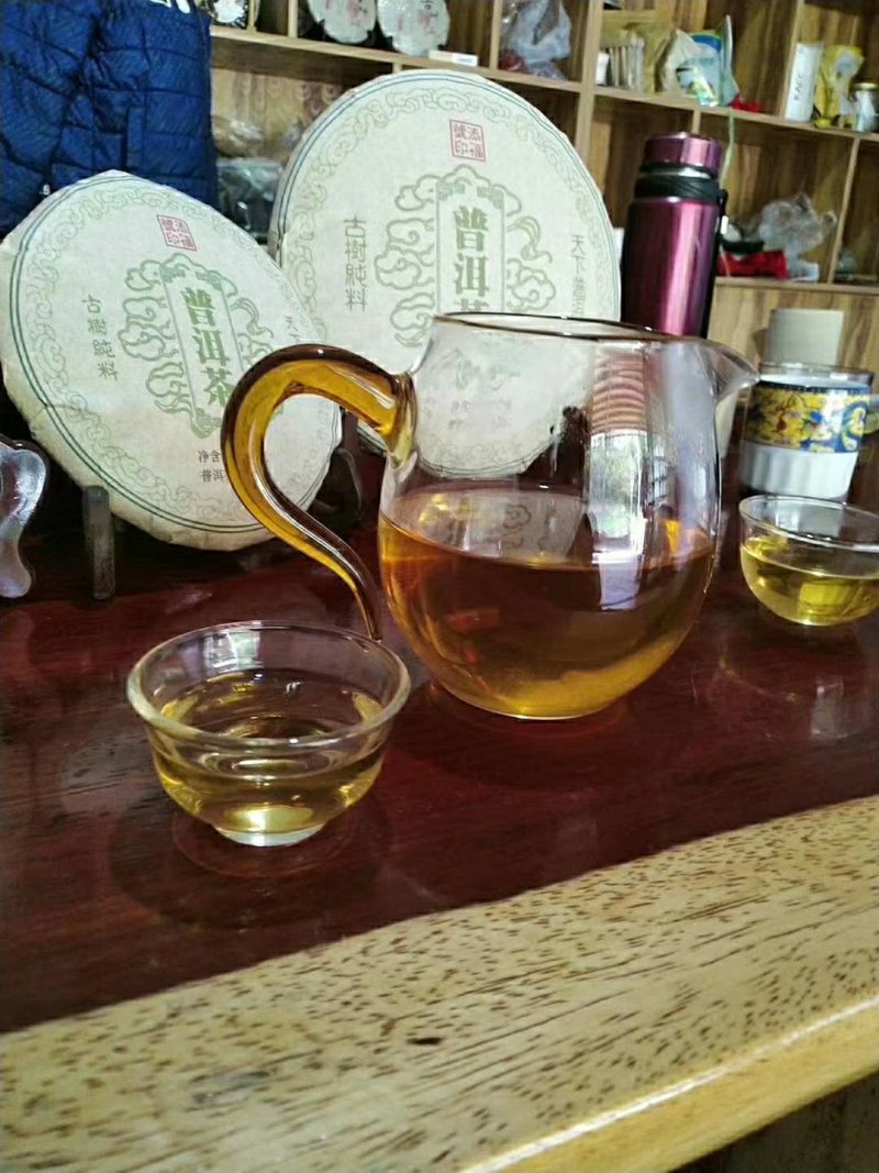 普洱茶(古树原料)，耐泡，汤色漂亮，口感好！